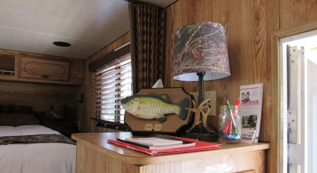 Uncle Billy Bob's Redneck Trailers Vacation Rentals-Bubba's Glamper #4, Prenota Hotel Garden Valley Stati Uniti