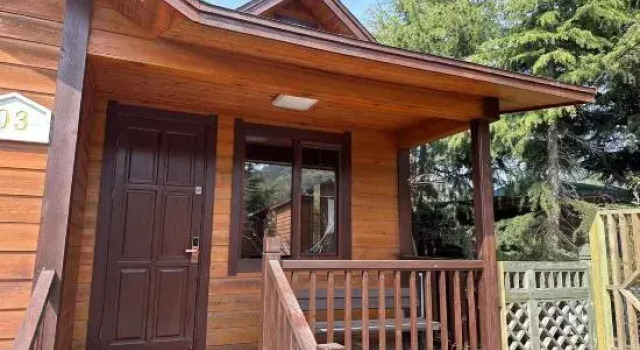 Landa Wooden House Hotel