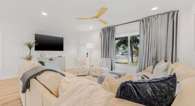 Castaway Cottage Near IMG and Beaches