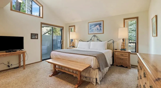 Blue Goose With Hot Tub & Sharc Access, Book Feriehus Sommerhuse i Sunriver, Hytte