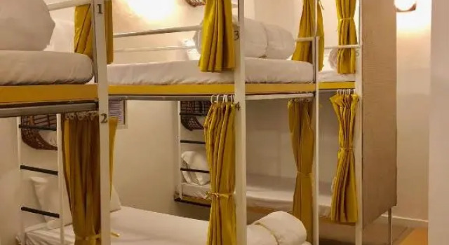 Кровать в общем номере Bedrock Boutique Hostel