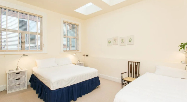 Veeve - Rosey Rosslyn Flat