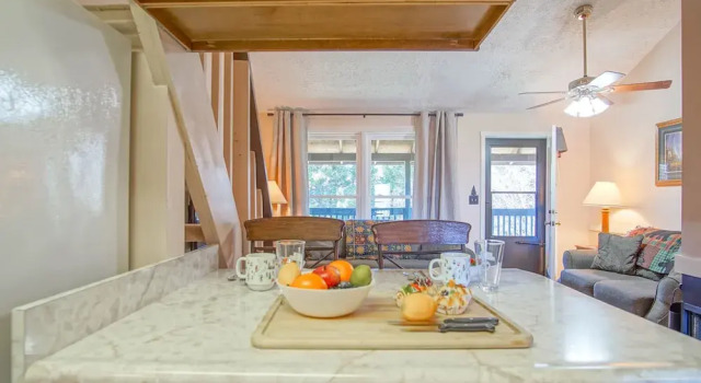 1br: Studio Loft Ridgewood 59 Wood Fireplace, Washer and Dryer Full Kitchen, Забронировать Апартаменты/квартира Отели Сноушу с парковкой, рядом с Лыжный подъемник Soaring Eagle Express, Парковка