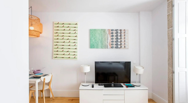 Flux Art Studio w/ AC & Balcony by LovelyStay, Забронировать Отель Порту Регион Порту, рядом с Театр Coliseu do Porto