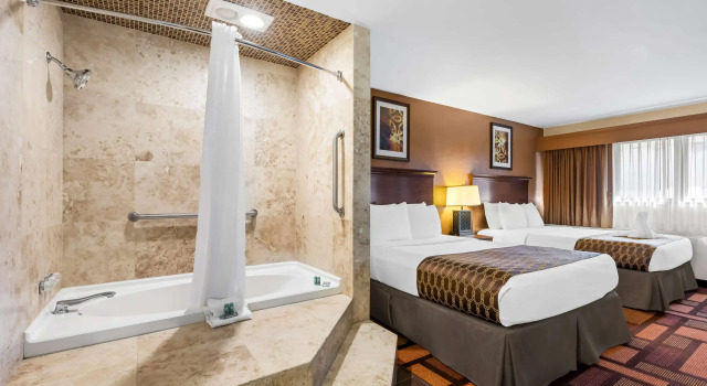 Четырёхместный люкс Best Western Tower West Lodge