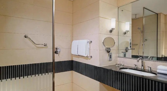Двухместный номер Deluxe с видом на аэропорт Le Meridien Cairo Airport