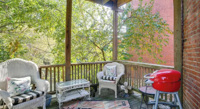 Heart of St Louis! Walkable Soulard Apt w/ Loft, Rezerwuj Apartament Soulard Missouri