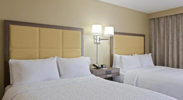Четырёхместный номер Executive Hampton Inn Sault Ste Marie, MI
