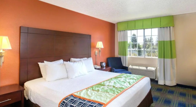 Номер Standard Days Inn by Wyndham Fremont