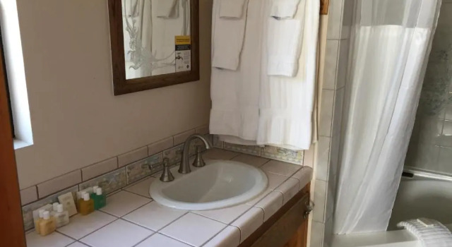 Четырёхместный номер Standard Catalina Island Seacrest Inn