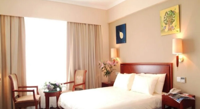 Green Tree Inn Express Qingdao Railway Station Zhanqiao Yacht Wharf