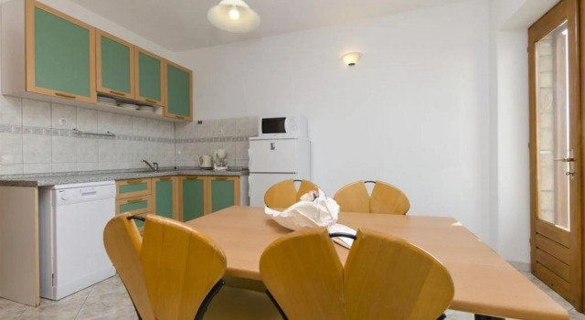 Apartment Lemar - parking and barbecue: A2 ANTIQUE Bol, Island Brac, Prenota Appartamento Bol 