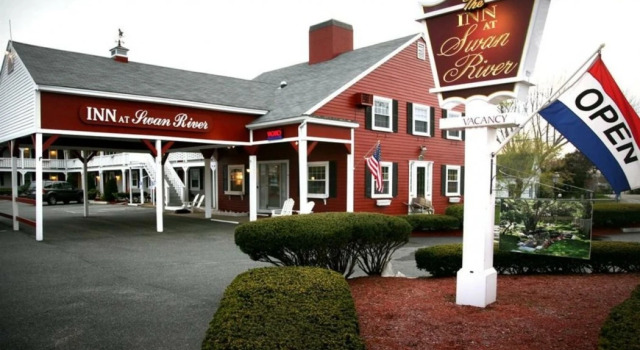 Inn at Swan River, Rezerwuj Hotel Hotele w New England z basenem, Basen