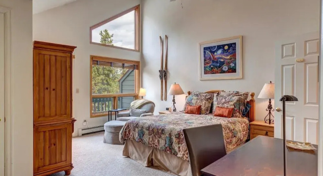 Pine Creek Townhome: Location Value, Забронировать Отель Брекенридж Горнолыжный курорт Вейл, рядом с A-Chair