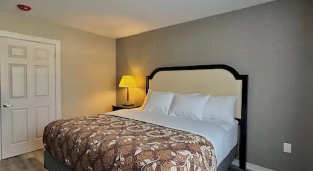 Люкс Big Bird Inn Wawa, SureStay Collection by Best Western