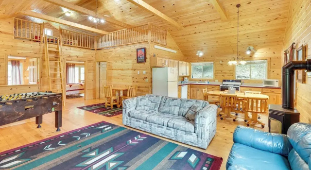 Коттедж Wraparound Deck & Grill: Deadwood Cabin