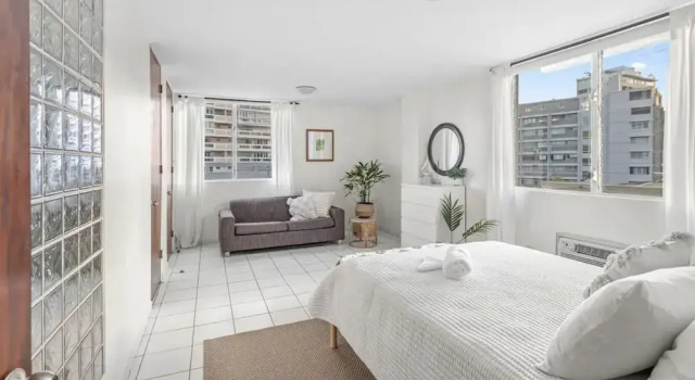 2 Bed, 2 Bath Condado Beach Apt With Parking 2 Bedroom Apts by RedAwning, Забронировать Отель Отели Кондадо с парковкой, рядом с Пляж Condado Beach, Парковка