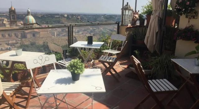 Двухместный номер Standard с видом на город Casa tipica siciliana patronale home BedandBreakfast TreMetriSoprailCielo Camere con vista, colazione interna in terrazzo panoramico