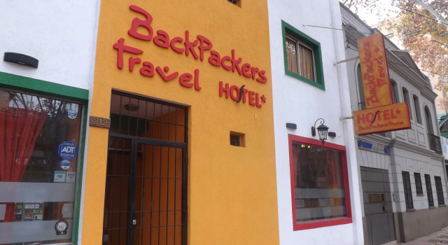 Backpackers Travel Hotel, Забронировать Отель Отели Мендосы с парковкой, рядом с Культурный центр Наве, Парковка
