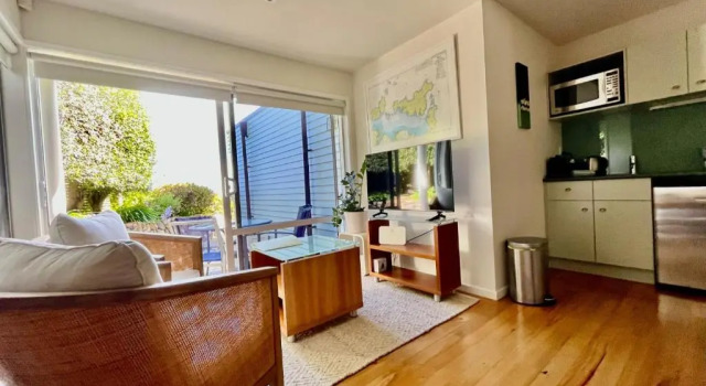 Студия Watermark Studio Apartments