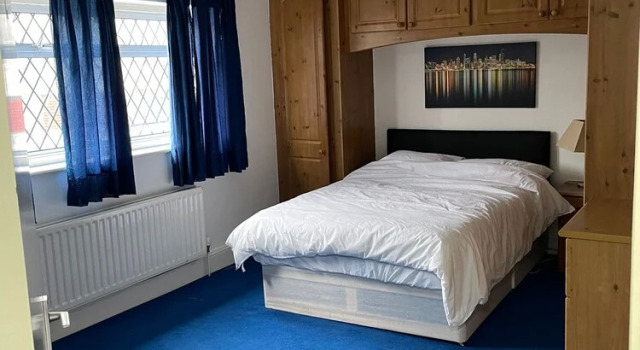 Charming 5-bed House in Mitcham