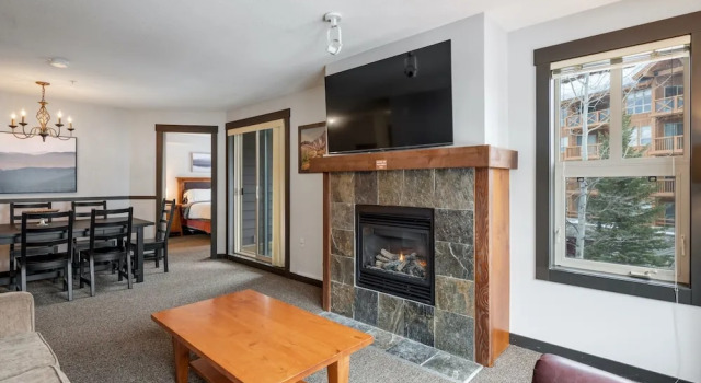 SPACIOUS 2-Br 2-Ba | Ski In/Out | Pool & Hot Tubs | in Heart of PANORAMA RESORT, Réserver Complexe hôtelier Hôtels resort à Panorama, près de Toby, Complexe hôtelier