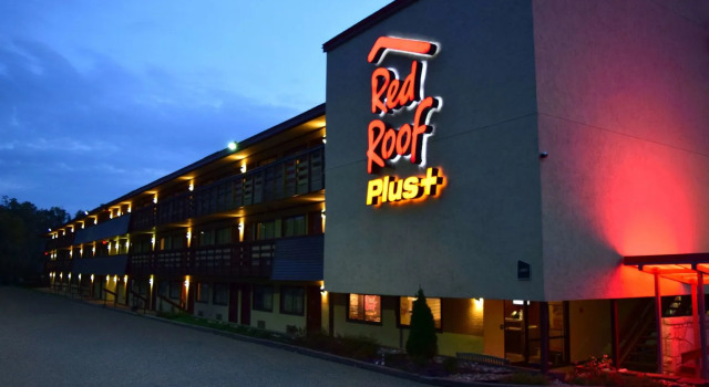 Red Roof Inn PLUS+ Pittsburgh East - Monroeville, Buchen Sie Hotel Monroeville Pennsylvania