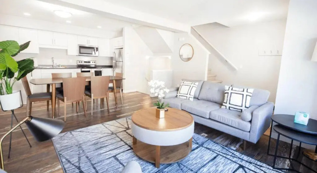 Апартаменты 3BR Condo With Free Parking and In-suite Laundry