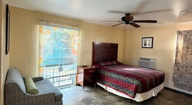 Номер Superior Mission Bell Motel