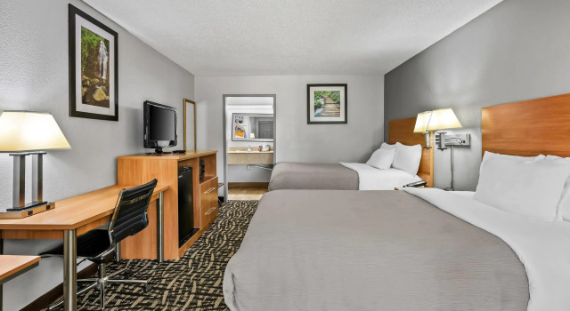 Четырёхместный номер Standard Quality Inn Bowling Green South