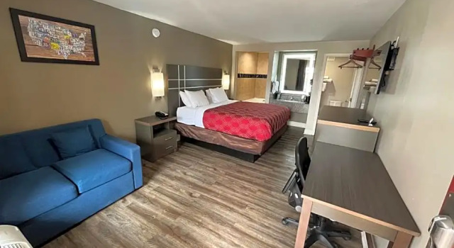 Люкс Econo Lodge Inn & Suites Murfreesboro Shopping District