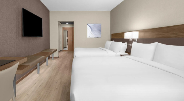 Четырёхместный номер Standard AC Hotel by Marriott Charlotte Ballantyne