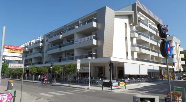 Quasar C in Bibione With 2 Bedrooms and 1 Bathrooms, Prenota Appartamento Hotel a Veneto con parcheggio, Parcheggio