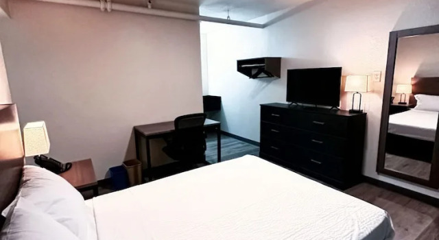Люкс Deluxe Studio City Suites, A Travelodge By Wyndham
