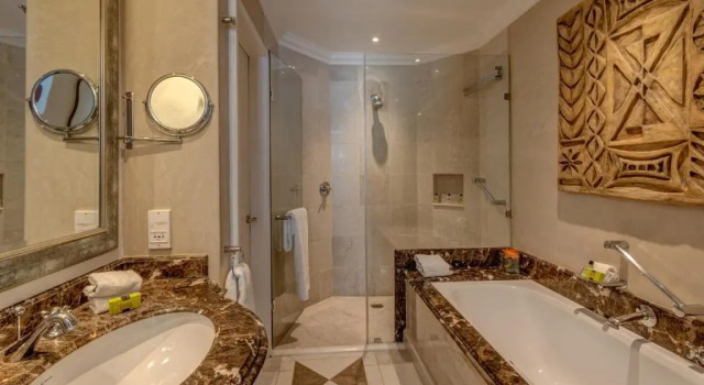 Двухместный номер Classic с балконом InterContinental Johannesburg OR Tambo Airport Hotel by IHG