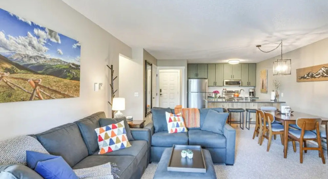 Апартаменты Elevated Fraser Condo w/ Mountain View & Amenities