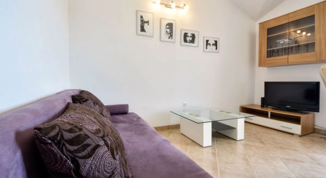 Apartment Milin Murter/Jezera 33994, Забронировать Апартаменты/квартира Отели Шибенско-Книнская жупания с парковкой, Парковка