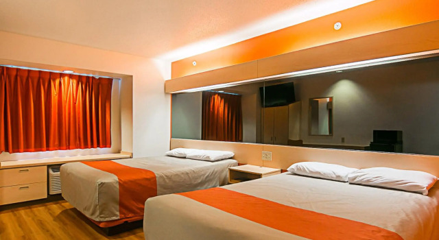 Motel 6 Sycamore, IL