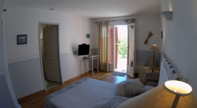 La Farigoule, Rezerwuj Bed and Breakfast Hotele w Gorges du Verdon z basenem, Basen