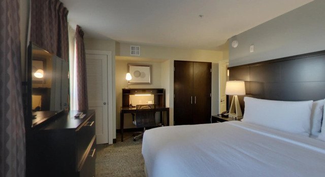Двухместный люкс c 1 комнатой Staybridge Suites Madison - Fitchburg by IHG