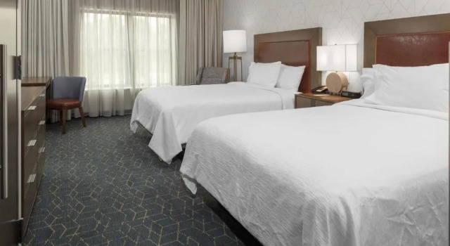 Четырёхместный люкс с 2 комнатами Embassy Suites By Hilton Grand Rapids Downtown