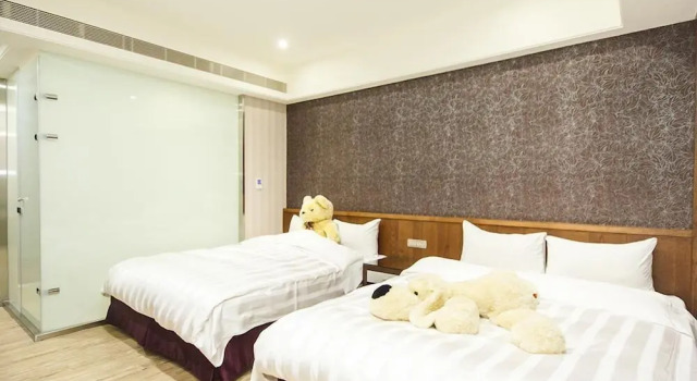 Четырёхместный семейный номер Standard eHome Hotel