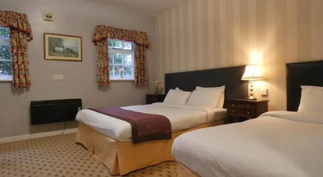 Трёхместный номер Classic Marston Farm Hotel