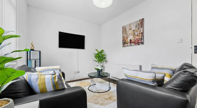 Comfort Studio Leeds Ideal for Work Study Street Parking