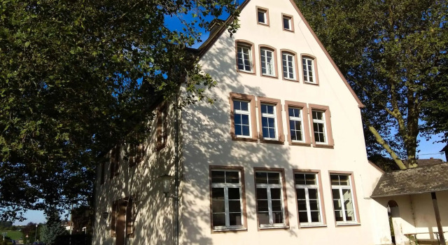 Alte Schule Gästehaus - Fräulein Apartment, Boek Appartement Bitburg 