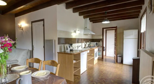 Maison rénovée, 2 chambres, jardin, animaux acceptés, internet, barbecue - FR-1-496-161, Prenota Hotel Hotel a Alvernia con parcheggio, Parcheggio