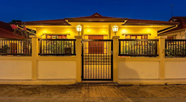 Cozy 3 Bedroom Pool Villa Close to Town - CV3L, Забронировать Вилла Хуахин провинция Прачуапкхирикхан, рядом с Аквапарк Vava Nava