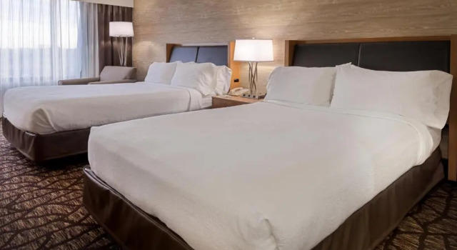 Люкс Holiday Inn Hotel & Suites Warren by IHG