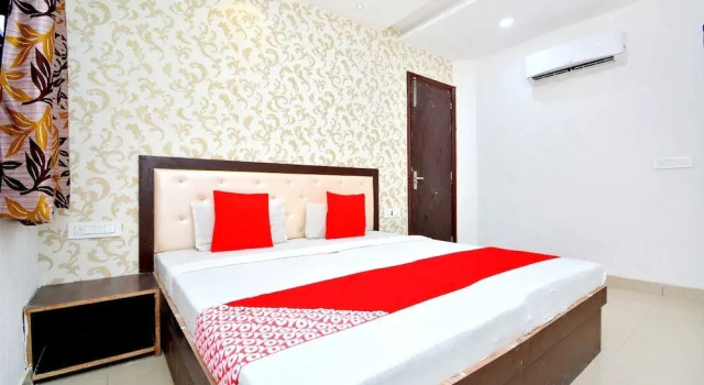 OYO 40005 Corner House