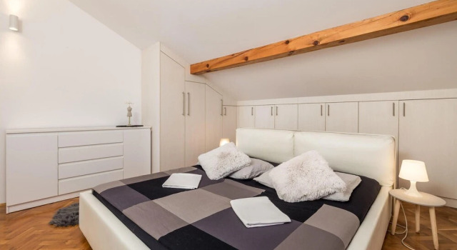 Awesome Apartment in Rijeka With Wifi and 2 Bedrooms, Забронировать Апартаменты/квартира Отели Приморско-Горанской жупания с парковкой, Парковка